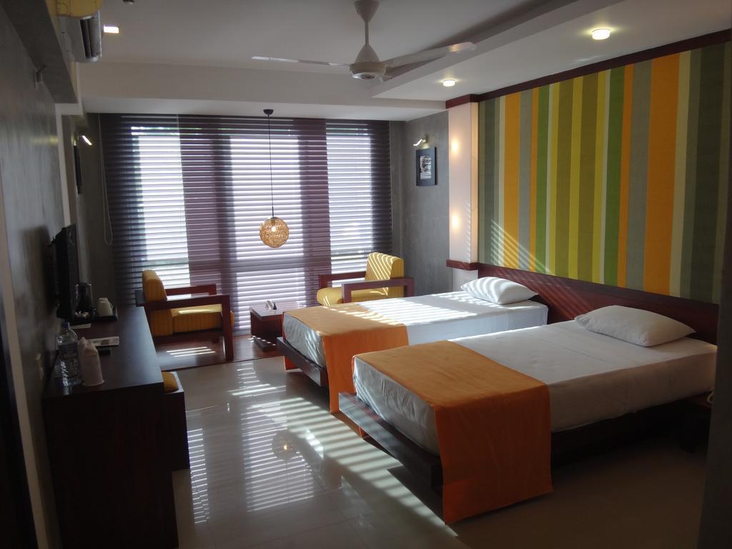 Hotel Topaz Канді Екстер'єр фото