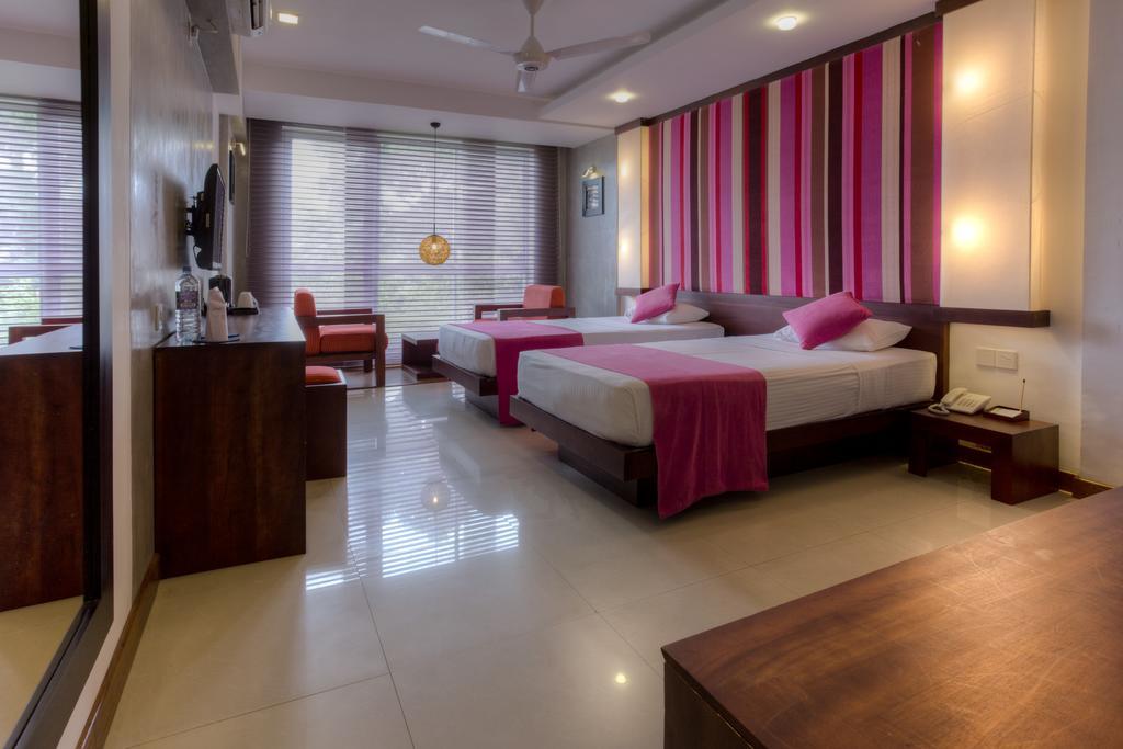 Hotel Topaz Канді Екстер'єр фото