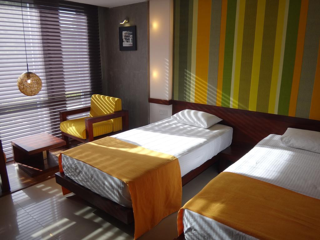 Hotel Topaz Канді Екстер'єр фото