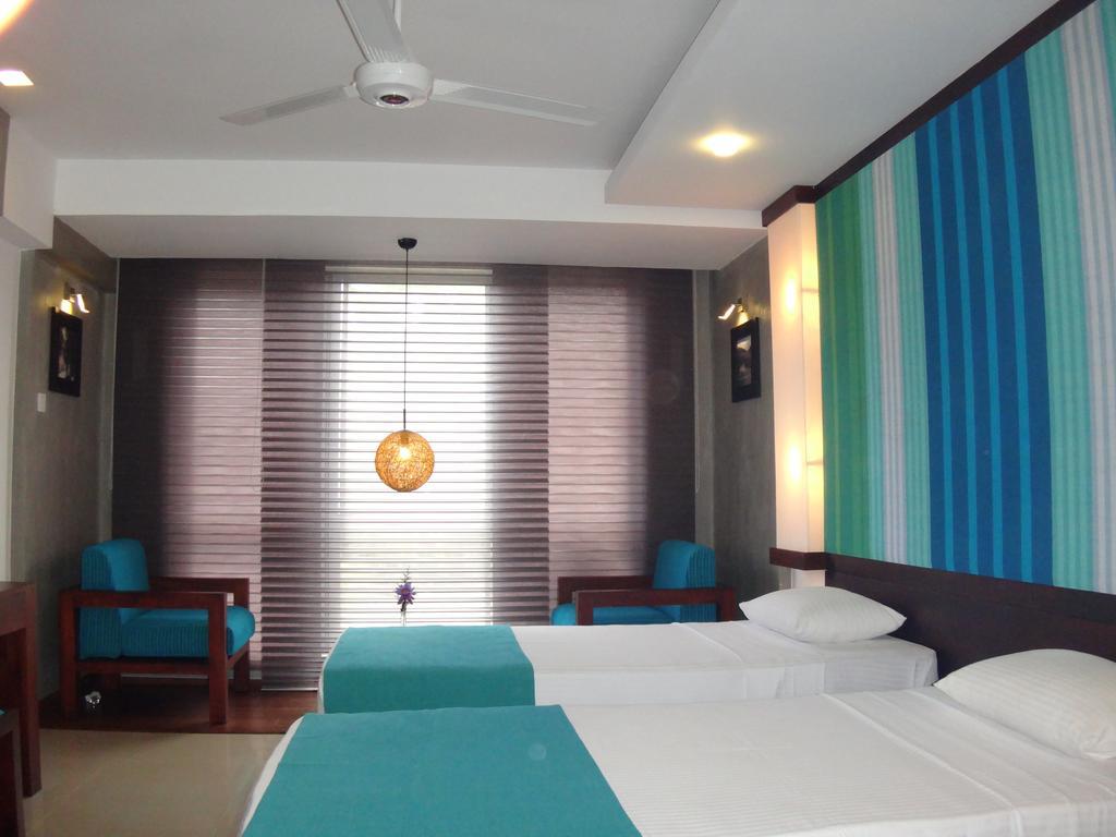 Hotel Topaz Канді Екстер'єр фото