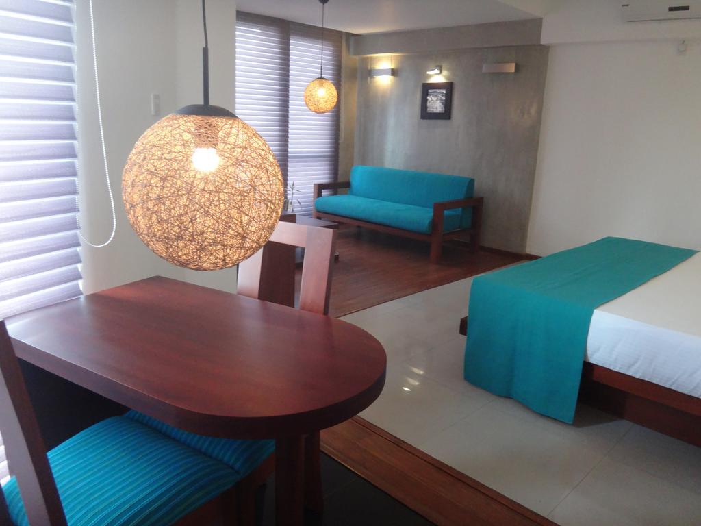 Hotel Topaz Канді Екстер'єр фото
