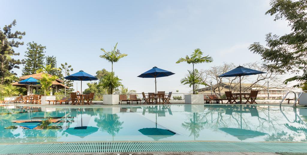 Hotel Topaz Канді Екстер'єр фото