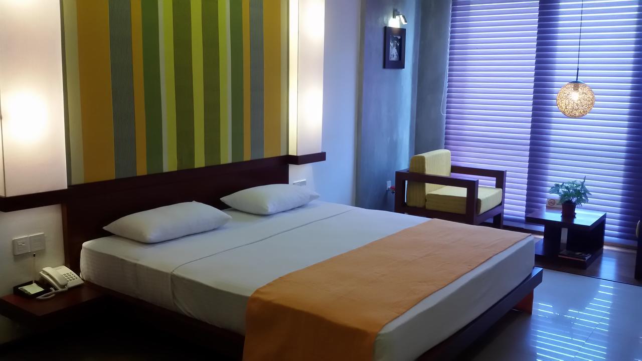 Hotel Topaz Канді Екстер'єр фото