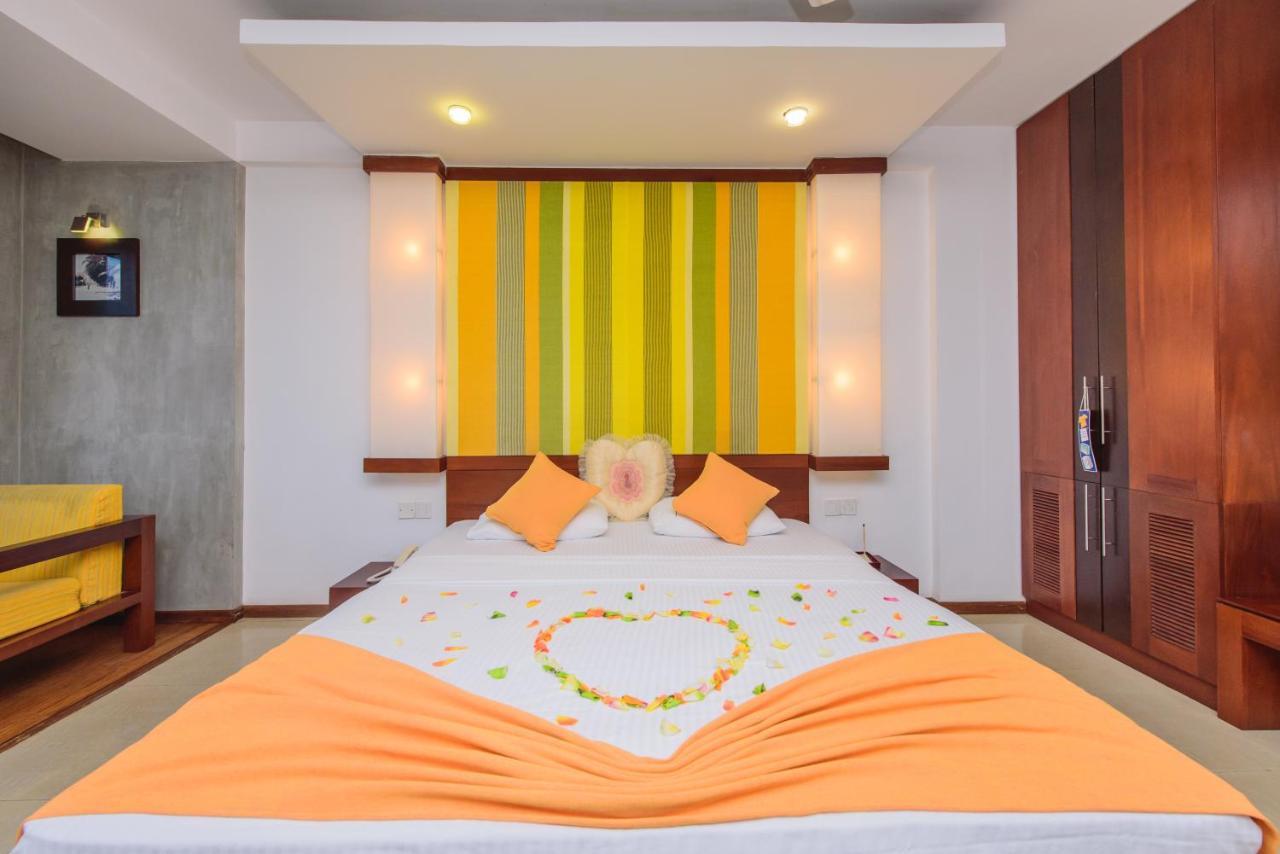 Hotel Topaz Канді Екстер'єр фото
